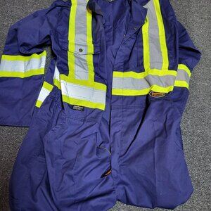 Pioneer High Visibility Safety Suit - Size 42T